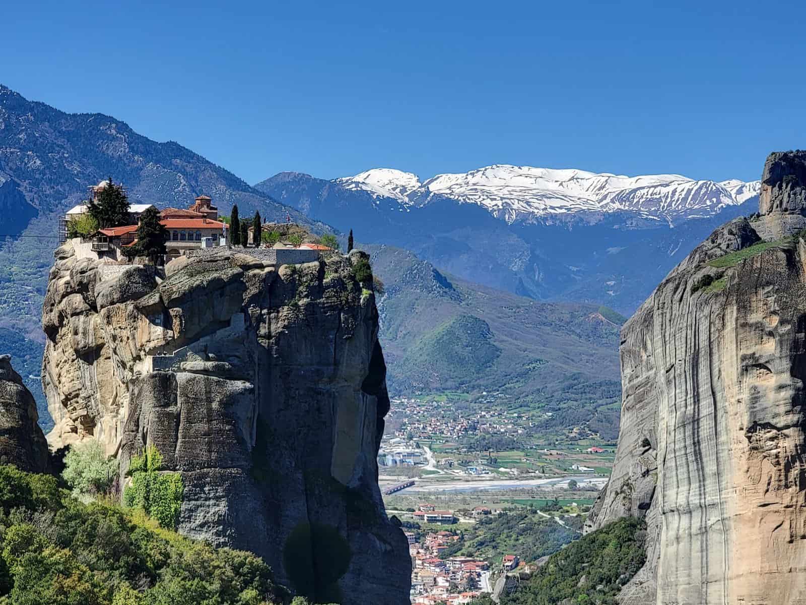 how to visit meteora by car