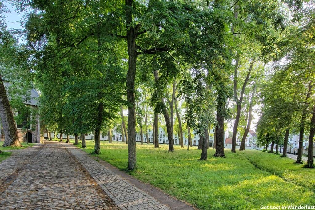 Walking through Minnewater Park