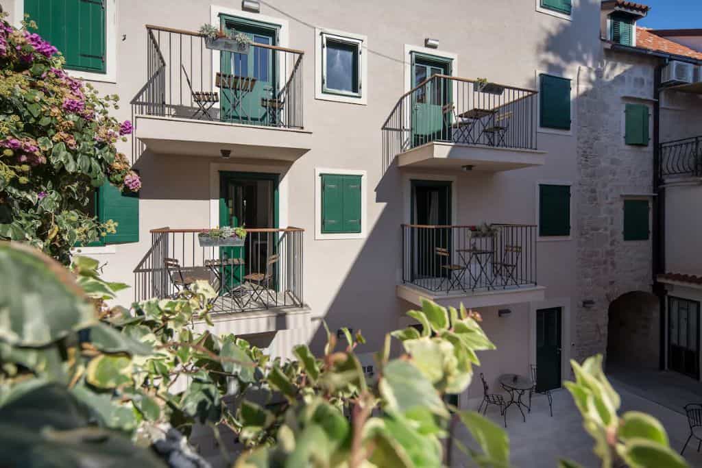 Apartments in Veli Varos