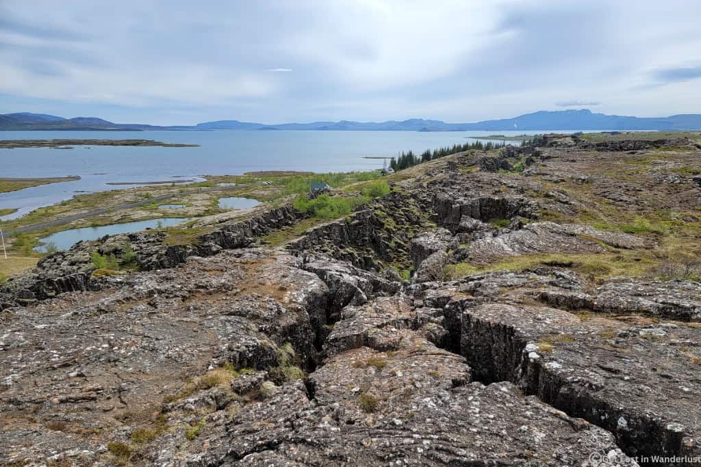 View of the tectonic rift at Þingvellir National Park, one of the most important stops on Iceland's Golden Circle route.