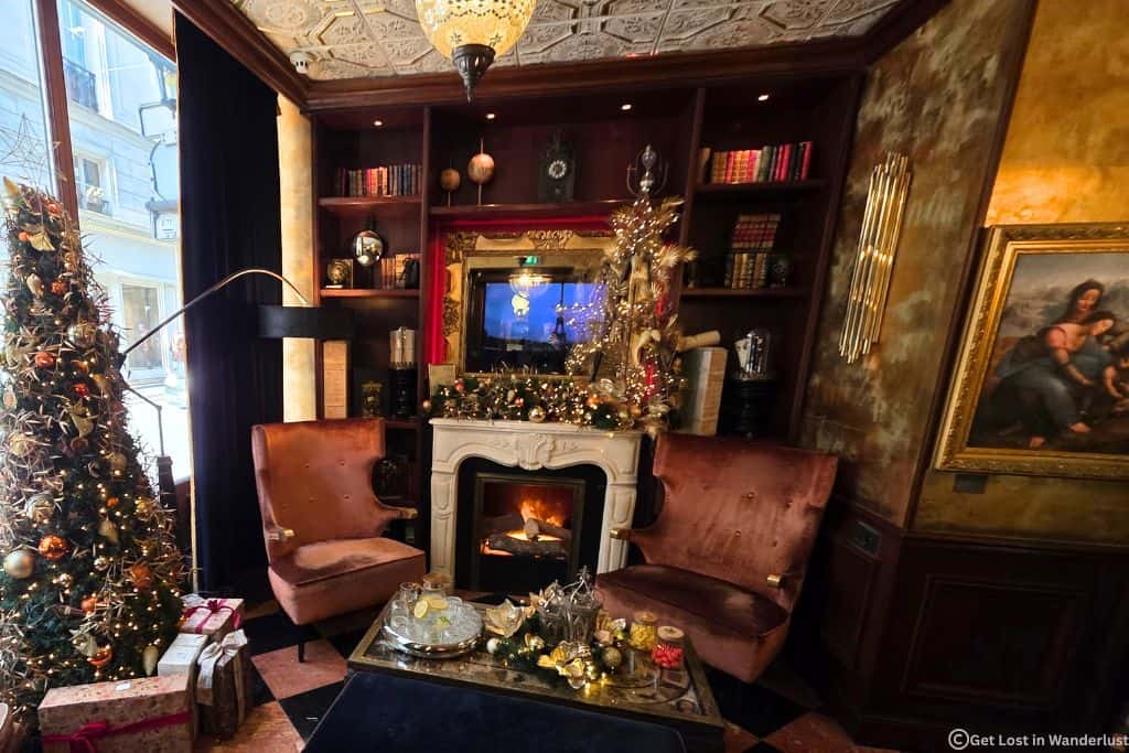 Christmas-decorated lobby and fireplace at Hôtel Da Vinci & Spa in Paris