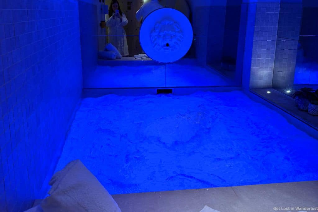 Blue-lit indoor spa pool at Hôtel & Spa Vinci Due in Paris’s 7th Arrondissement